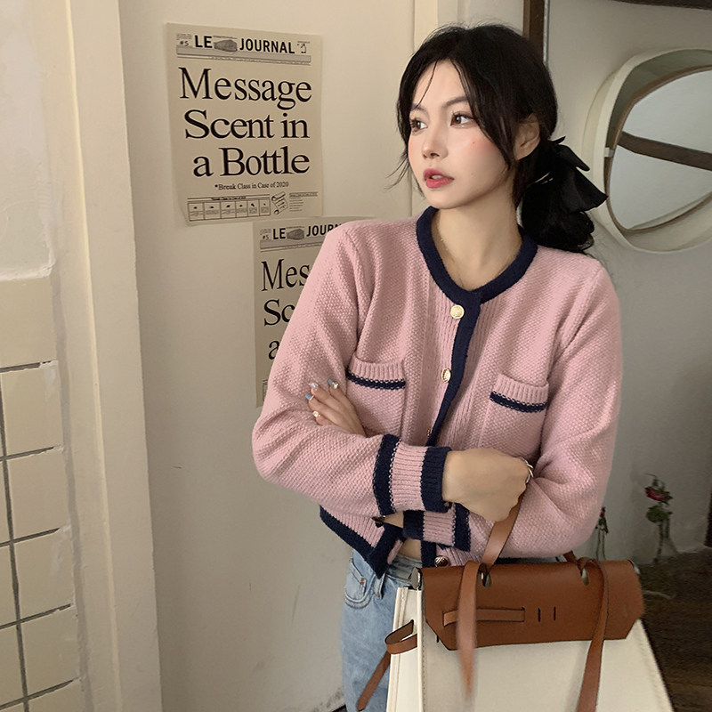 브랜드 클리어런스 프랑스 스타일 스몰 향수 긴팔 대비 니트 짧은 싱글 브레스트 가디건 여성용 라운드 넥 탑