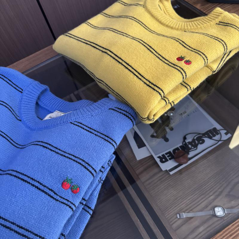 韩系樱桃刺绣设计！2025秋冬款圆领百搭减龄宽松休闲条纹套头毛衣