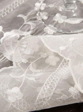 白色刺绣装饰布艺 小盖巾 绣花盘垫 梦幻花瓶垫