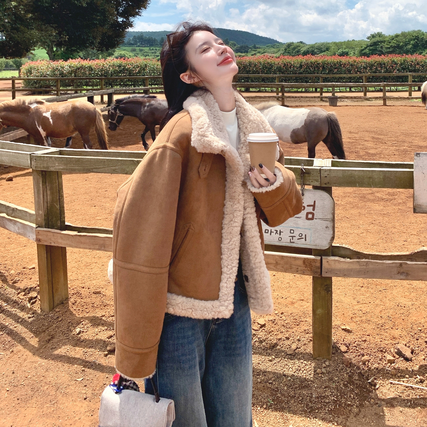 现货主推款！两面穿棕色皮毛一体外套B260-5319-P205K288，女装短外套，芭图娜