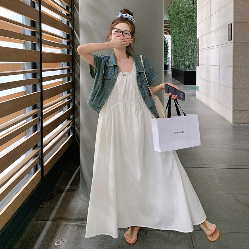 法式甜美白色吊带连衣裙女夏2025新款宽松慵懒长裙到脚踝，女装连衣裙，芭图娜