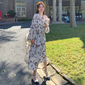 法式长袖碎花连衣裙女2025年春秋新款气质轻熟风收腰显瘦茶歇长裙图片