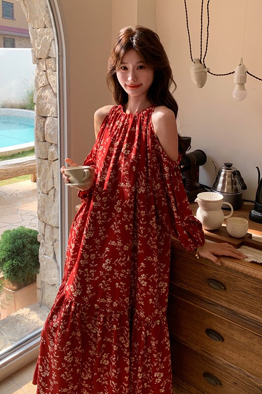 红色碎花露肩连衣裙女夏2025新款度假风仙气超火爆款法式温柔风,女装连衣裙,芭图娜
