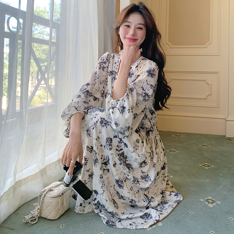 法式长袖碎花连衣裙女2025年春秋新款气质轻熟风收腰显瘦茶歇长裙，女装连衣裙，芭图娜