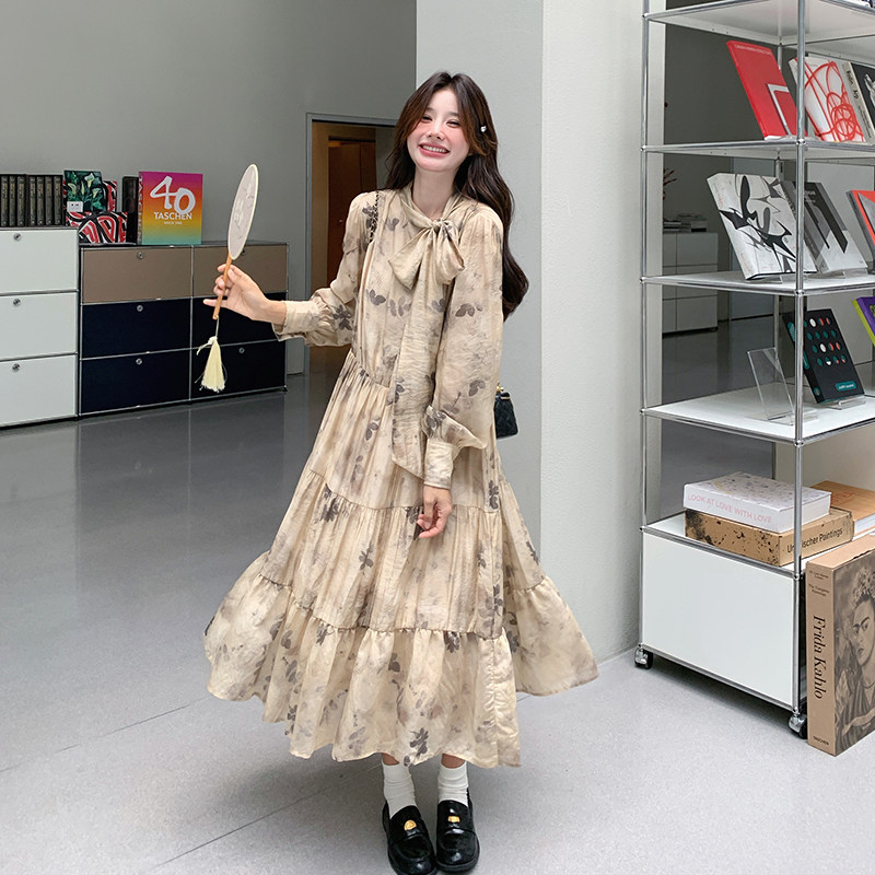 现货！24秋新款领口飘带设计印花连衣裙260-3370-P135K188,女装连衣裙,芭图娜