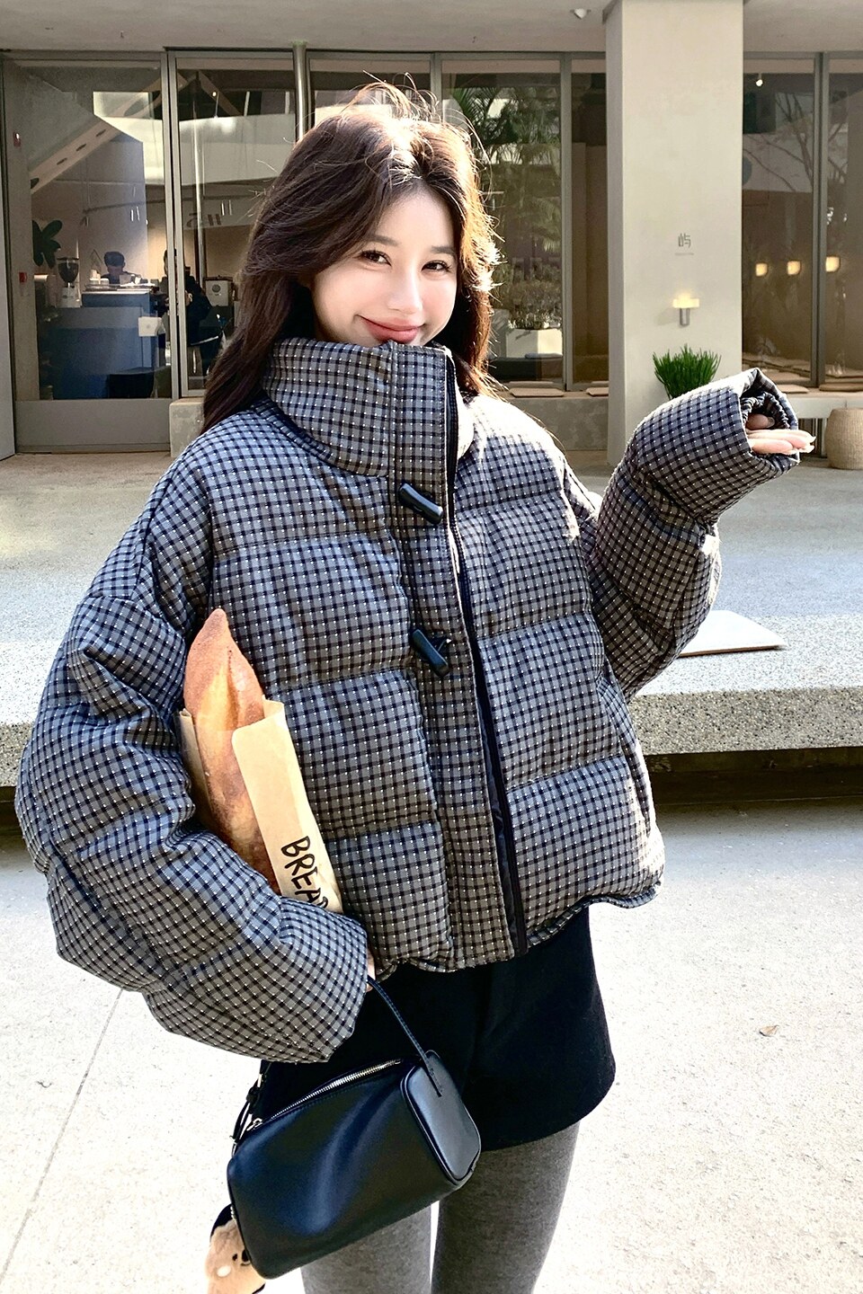 现货主推！50白鸭绒黑格牛角扣短款羽绒服B260-5372-P285K428,女装羽绒服,芭图娜