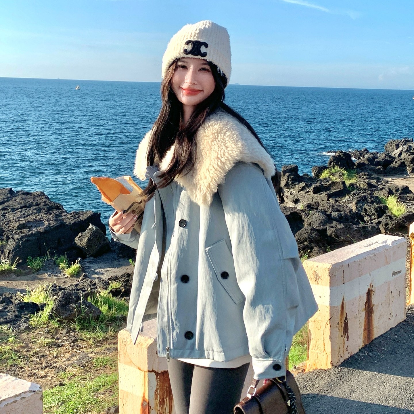 现货主推!数据好90绒蓝色皮羽绒短外套B260-5316-P275K368,女装羽绒服,芭图娜