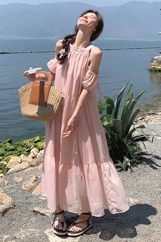 法式甜美粉色露肩挂脖连衣裙女夏2025年新款海边度假宽松雪纺长裙,女装连衣裙,芭图娜