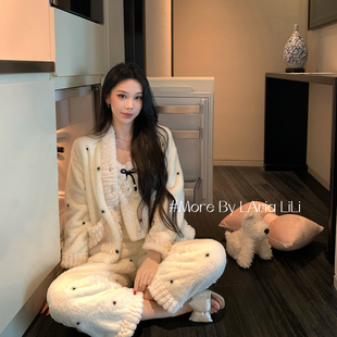 冬季 2025新款 三层加绒加厚家居服高级 珊瑚绒睡衣女秋冬款 小香风