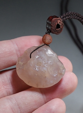 [原创]戈壁玛瑙原石挂件白玉髓带天然孔洞无任何加工挂件楼叔孤品