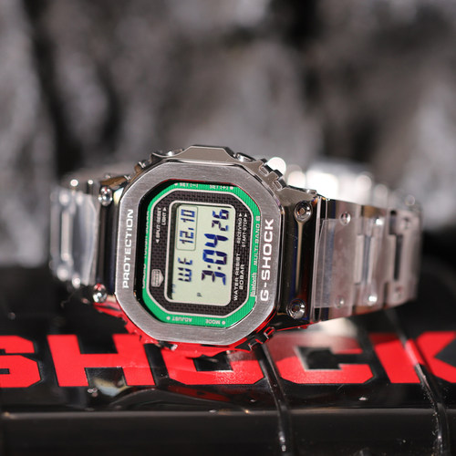 卡西欧G-SHOCK太阳能电波男表