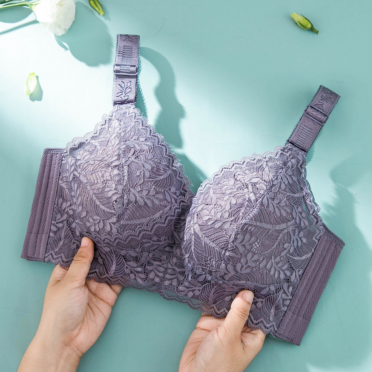 千奈美无钢圈大胸显小文胸