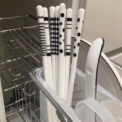 赫本风黑白陶瓷筷子健康环保高档防霉餐具家用一人一筷专用分餐筷