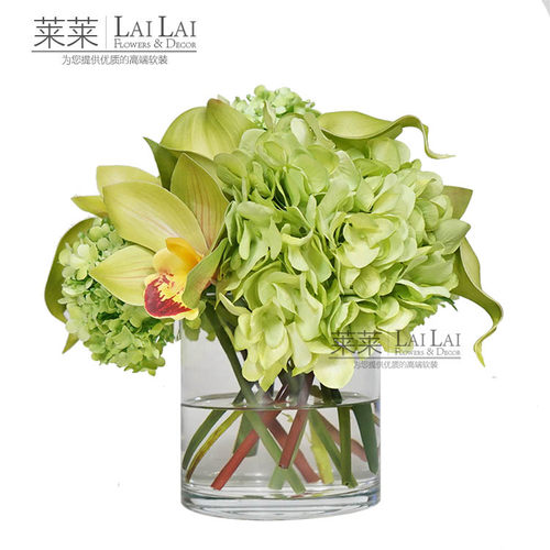 白绿色洽谈桌现代简约软装仿真花