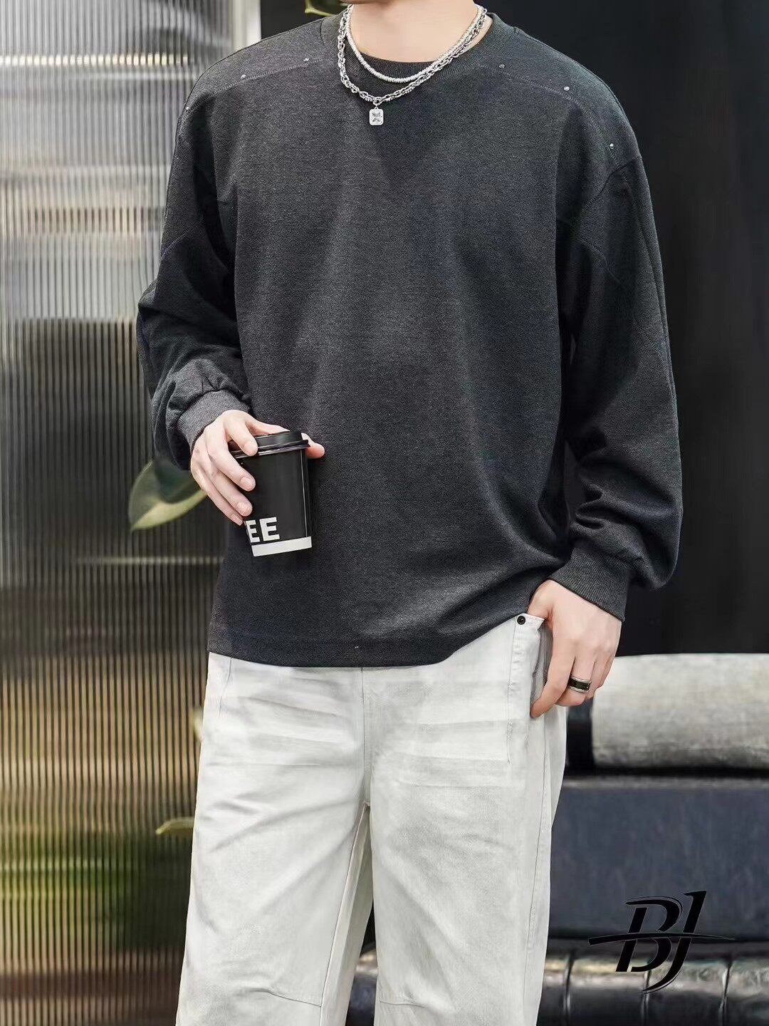 潮牌简约圆领宽松休闲长袖卫衣男26秋季韩版纯色时尚铆钉帅气上衣