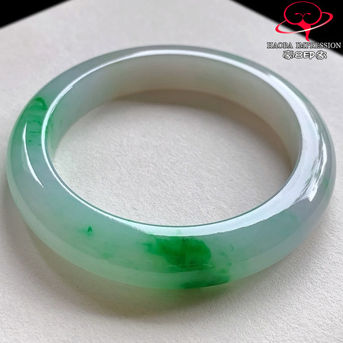 豪8印象V265200V2022翡翠手镯圈口55.7天然冰种辣阳绿飘花玉手镯