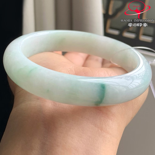 豪8印象W26100W672天然A货翡翠圈口56冰糯种白底飘绿花正圈玉手镯