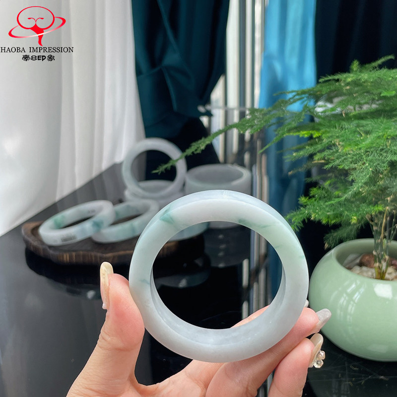 豪8印象珠宝翡翠手镯之家YJ-821-13天然牛奶底飘花镯53定制带证书