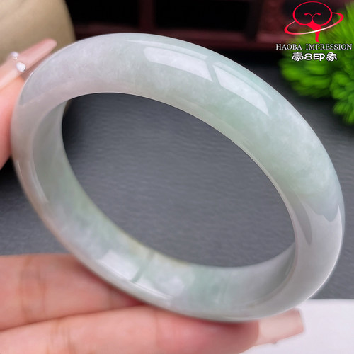 豪8印象S226018Y413翡翠手镯圈口54.8天然白底淡绿缅甸玉镯a货50g