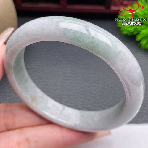 豪8印象S126010Y573翡翠手镯圈口57.7 天然缅甸白底淡绿玉手镯54g