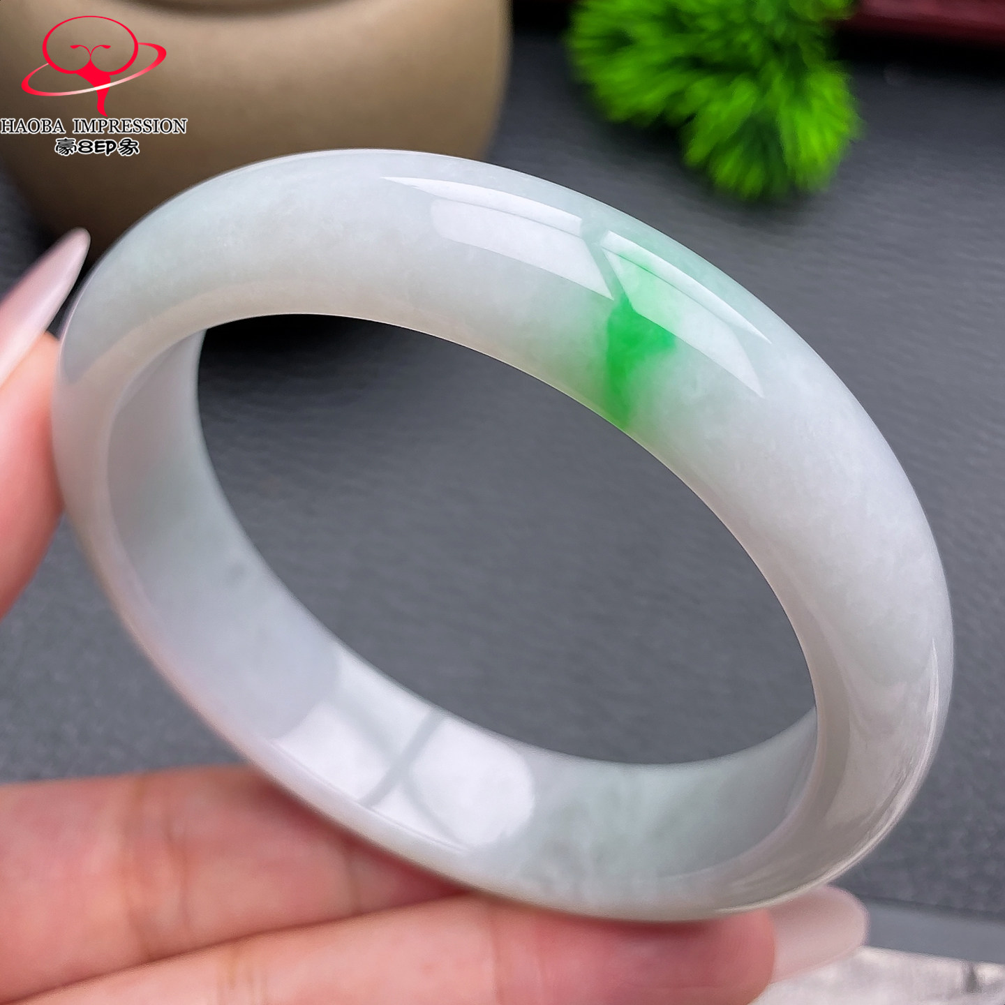 豪8印象&reg;M26128M560翡翠手镯圈口57.2冰糯种白底带翠缅甸玉镯61g