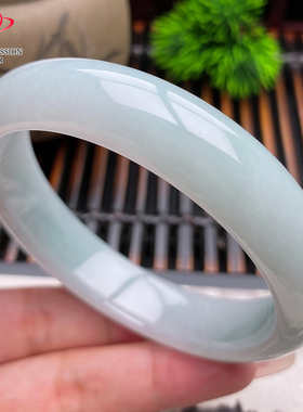 豪8印象X26080X421翡翠手镯圈口62.8天然冰糯种淡绿缅甸玉镯重75g