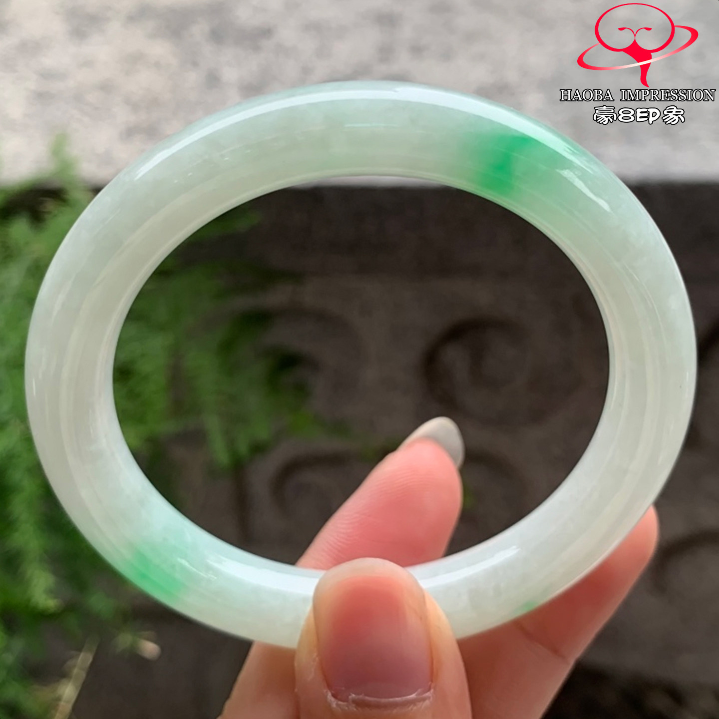 豪8印象V26700V1453翡翠圆条手镯圈口53.5天然冰糯种阳绿飘花玉镯
