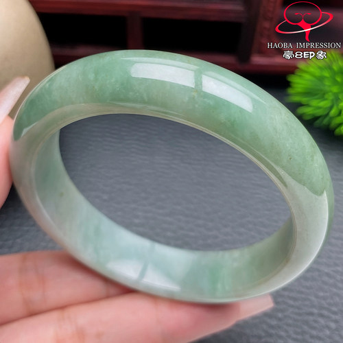 豪8印象S126010Y708翡翠手镯圈口56.6天然浅油绿缅甸玉手镯a货62g