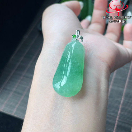 豪8印象P26200P2799翡翠福瓜吊坠天然冰种绿飘花缅甸玉福禄寿挂件