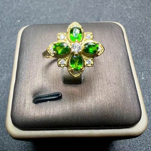 天然透辉石戒指3乘4 925银精工镶嵌天然彩宝首饰时尚宝石