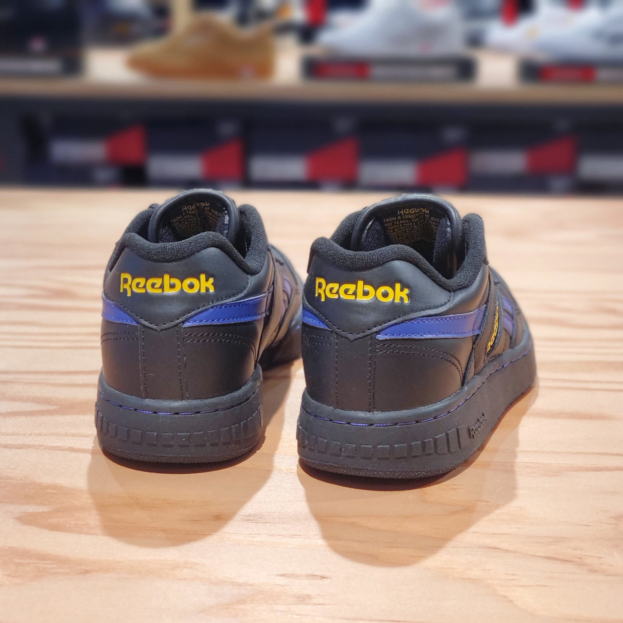 锐步reebok经典黑色男子复古低帮系带透气耐磨休闲运动板鞋gv8587