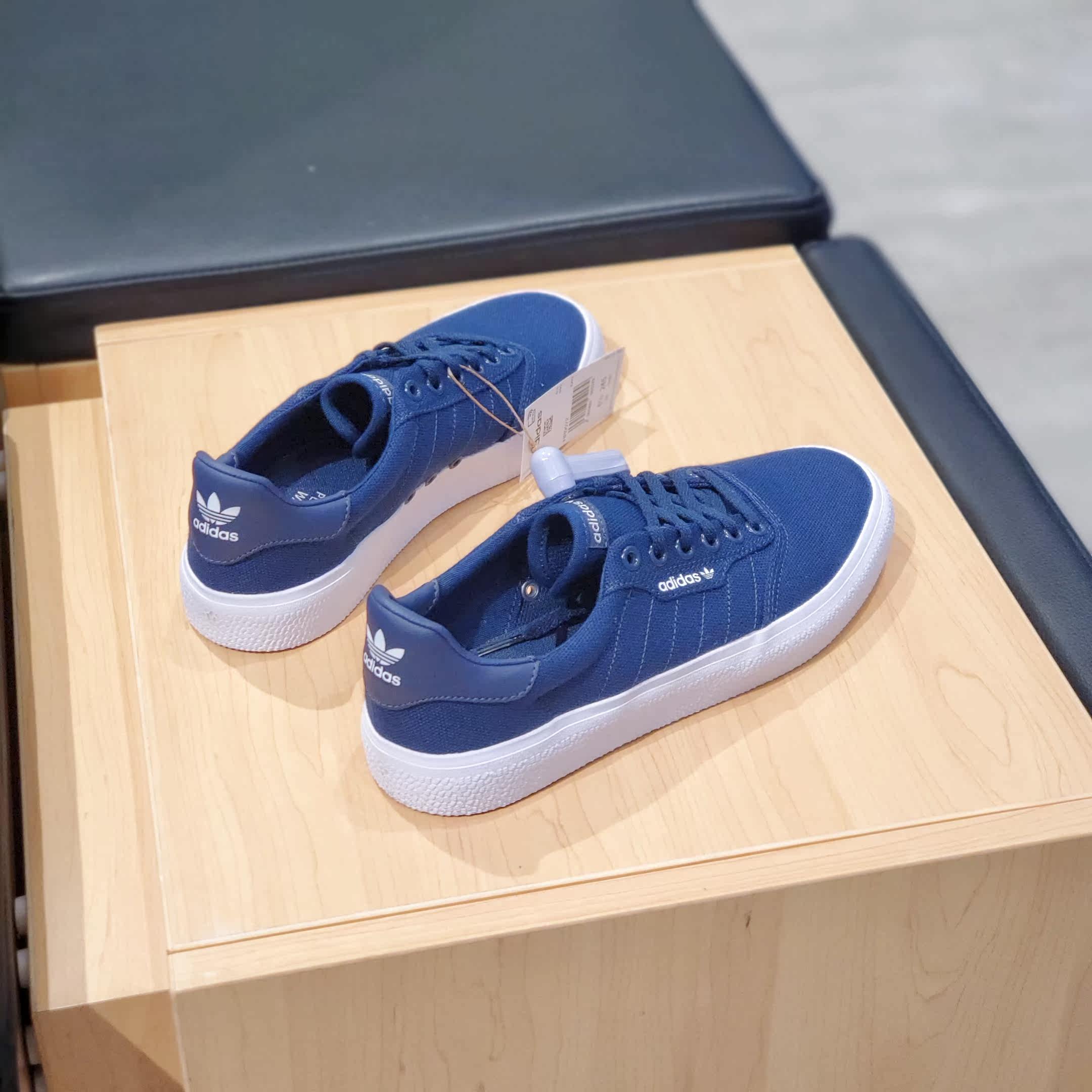 ADIDAS三叶草情侣低帮帆布板鞋