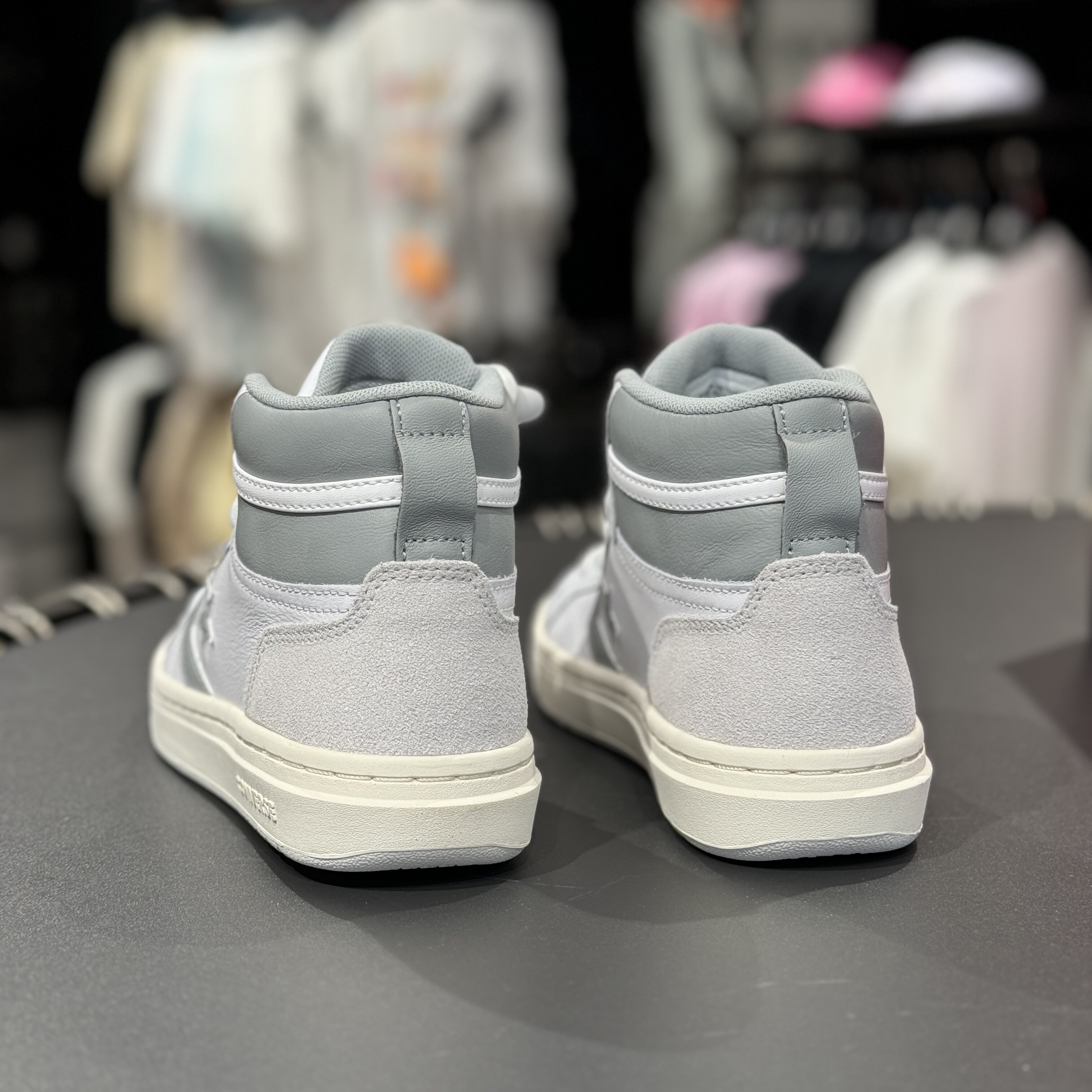 匡威Converse新款男女情侣休闲运动复古白红高帮篮球板鞋A09083c