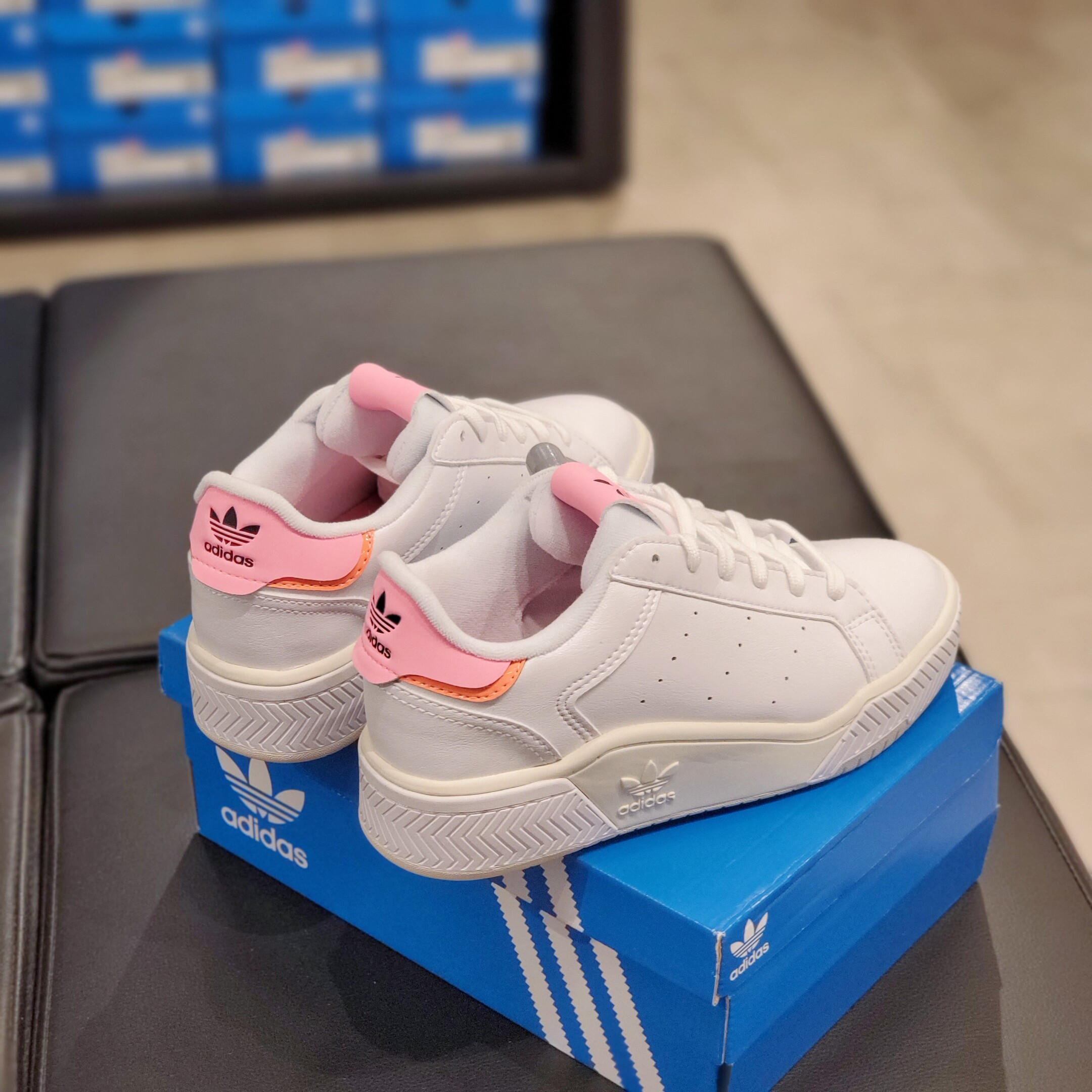 阿迪达斯ADIDAS三叶草新款女子透气运动厚底增高板鞋小白鞋GX1848