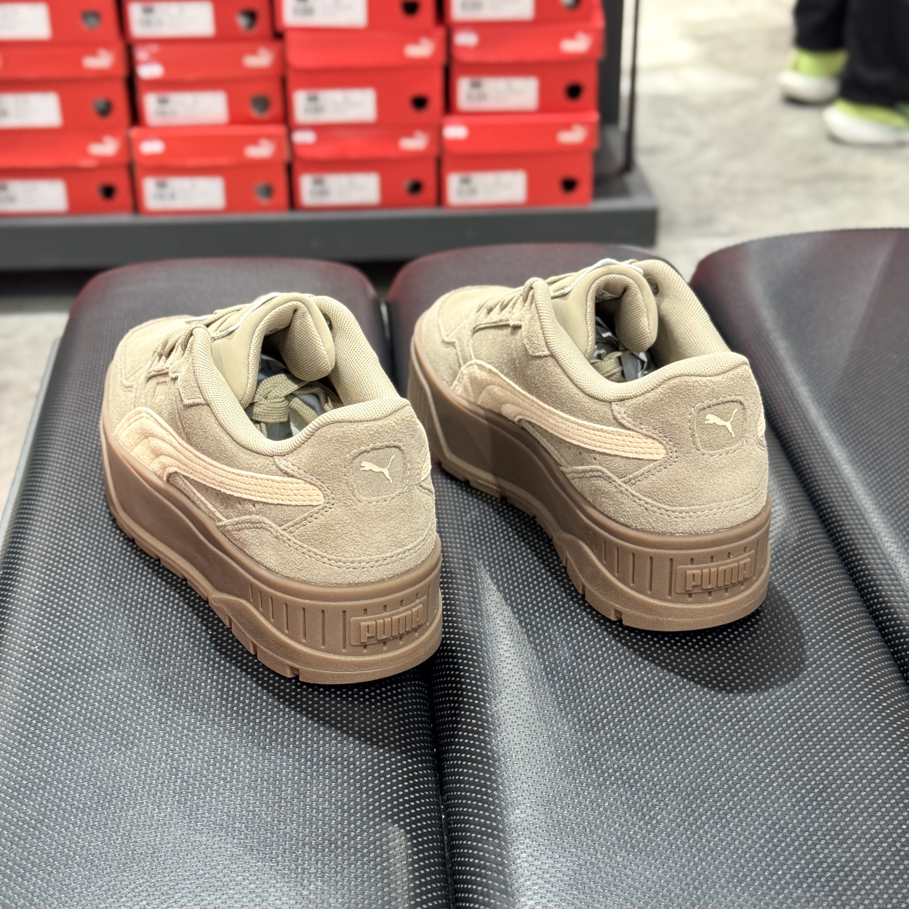 彪马新款低帮休闲运动鞋