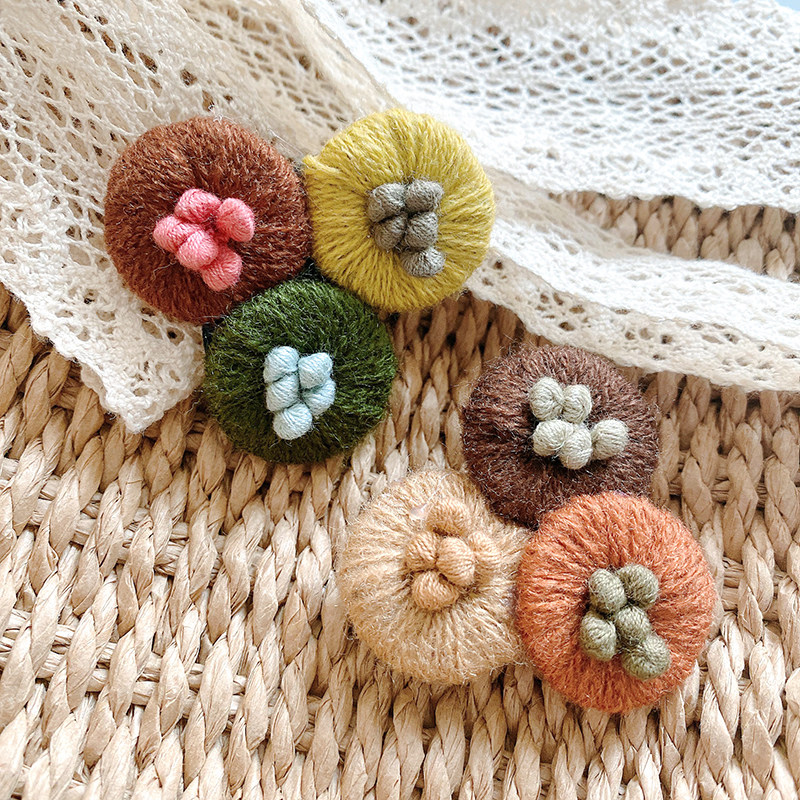 森系小物配饰卡通可爱三粒扣胸花