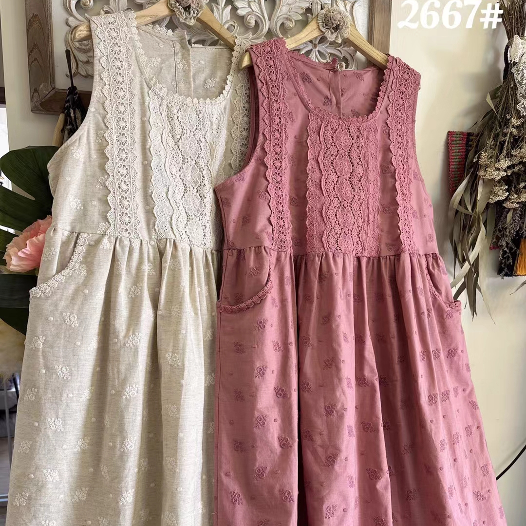 日系复古圆领棉麻拼接花边全刺绣背心裙宽松勾花镂空无袖连衣裙女