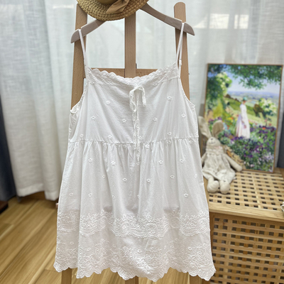 甜美刺绣蕾丝拼接打底吊带连衣裙