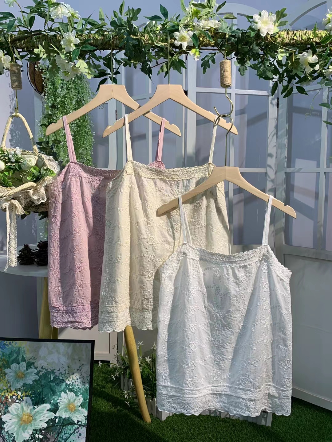 蕾丝镂空刺绣吊带甜美