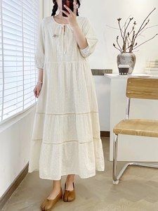 森系夏新款圆领系带绣花连衣裙宽松显瘦减龄镂空拼接气质长裙女