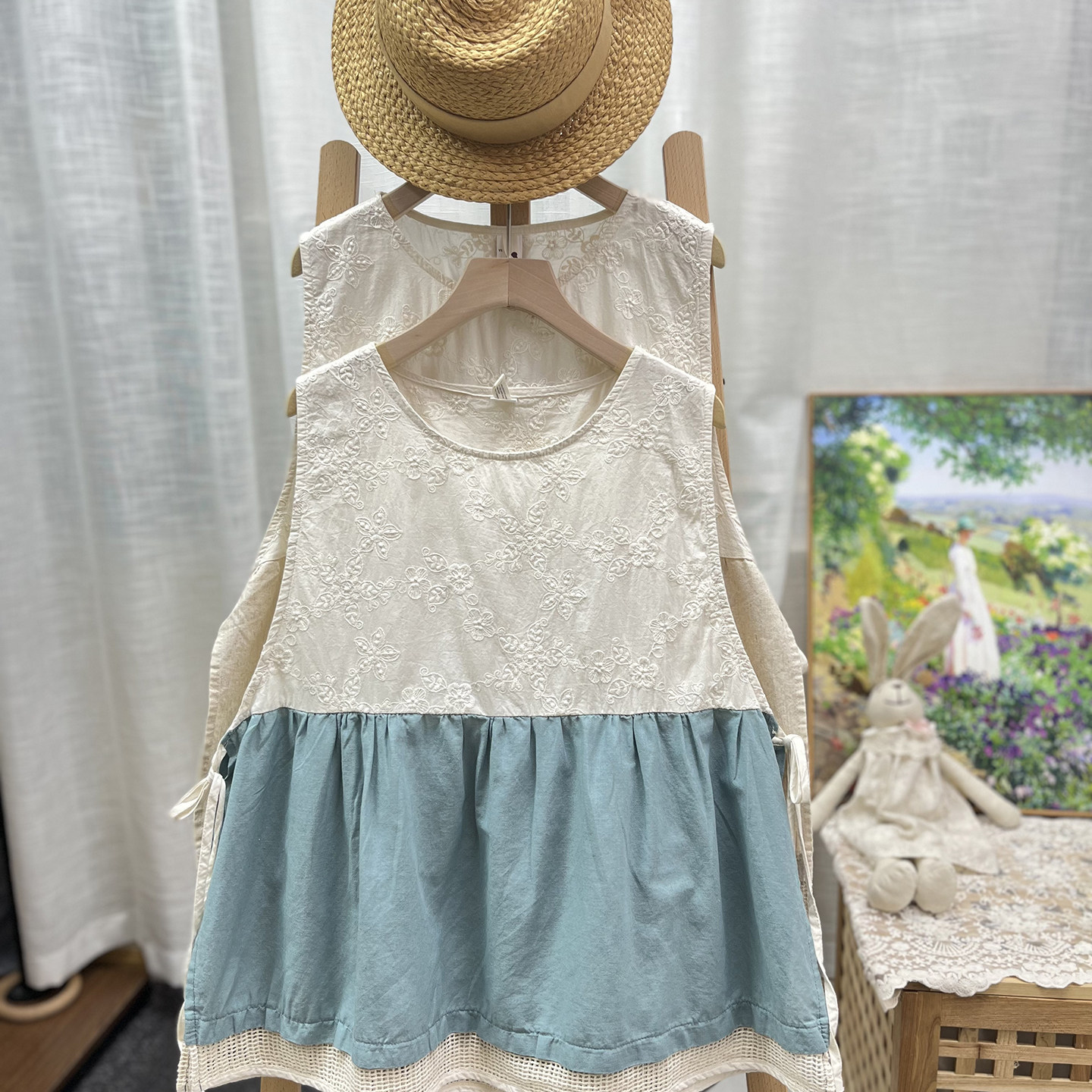 森系夏季文艺圆领刺绣拼接侧绑带叠穿马甲宽松清新百搭无袖背心女