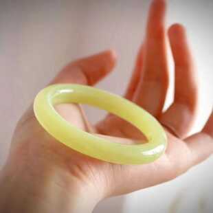 和田黄玉圆条手镯新疆若羌黄口鸡油黄色平安美人叮当镯子汉服配饰