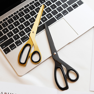 北欧极简黄铜色不锈钢镀金不对称剪刀 摄影道具文艺小摆件 裁纸剪