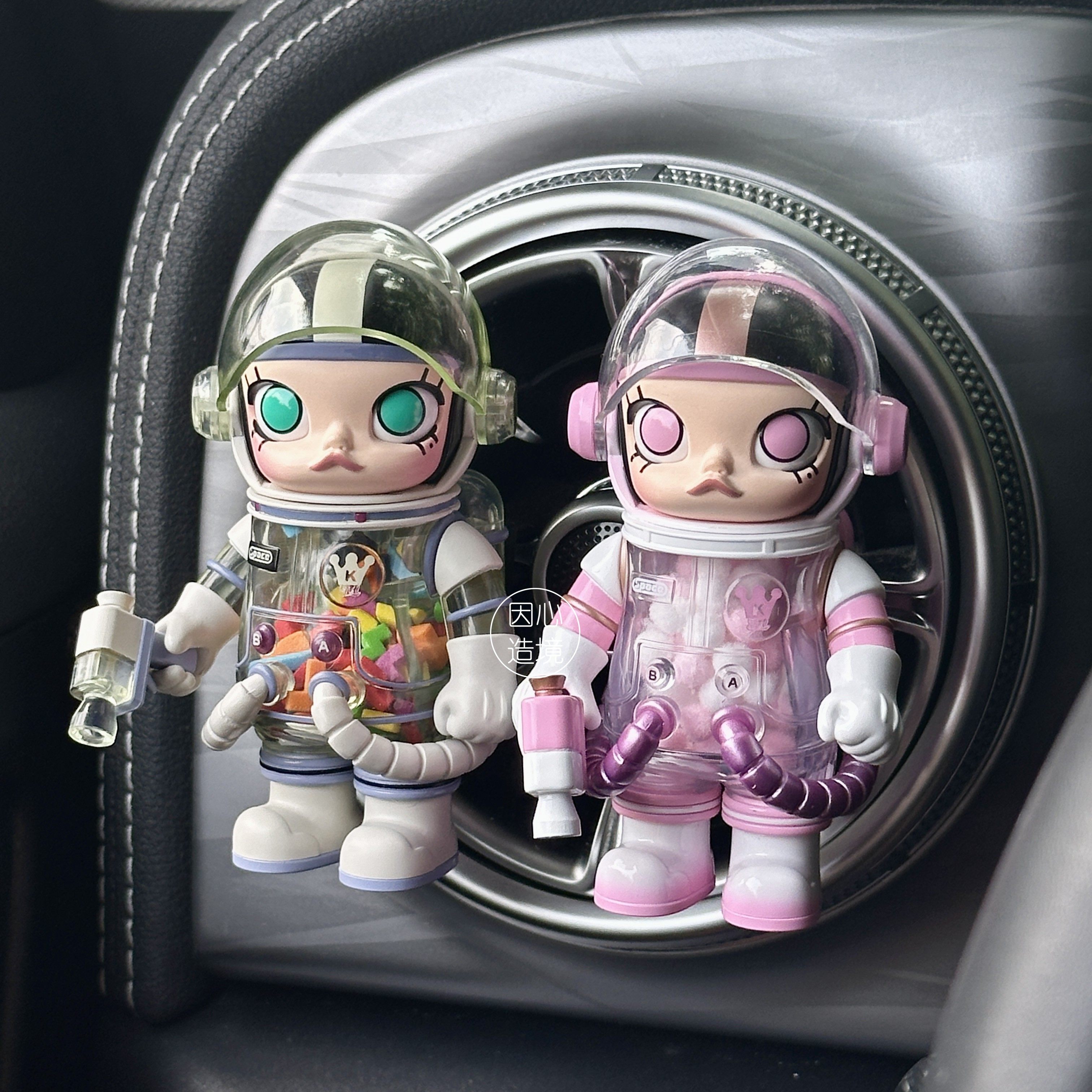 正版泡泡玛特MEGA MOLLY车载香薰汽车空调出风口装饰摆件车饰礼物