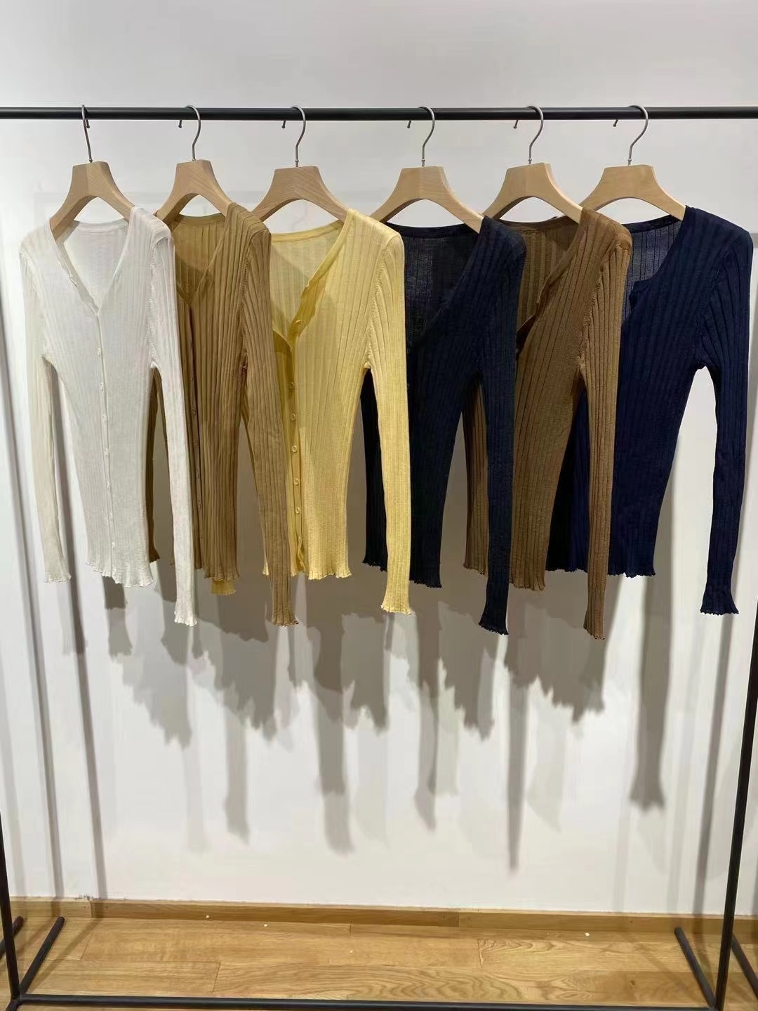 福家人手一件美丽奴6色针织开衫