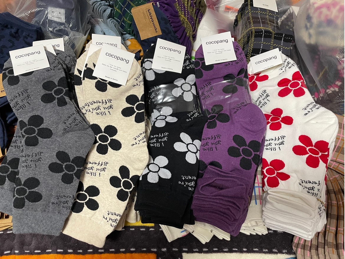 韩国进口2024秋冬新品大大花朵甜美舒适字母多色中筒女袜