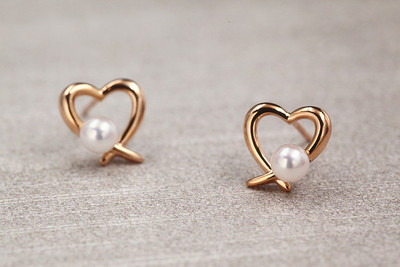 4~4.5mm日本Akoya海水白珍珠心形18K金耳钉