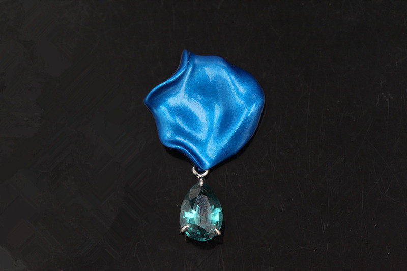 玫瑰花瓣爱语系列特殊工艺幻彩18K金吊坠.镶石版