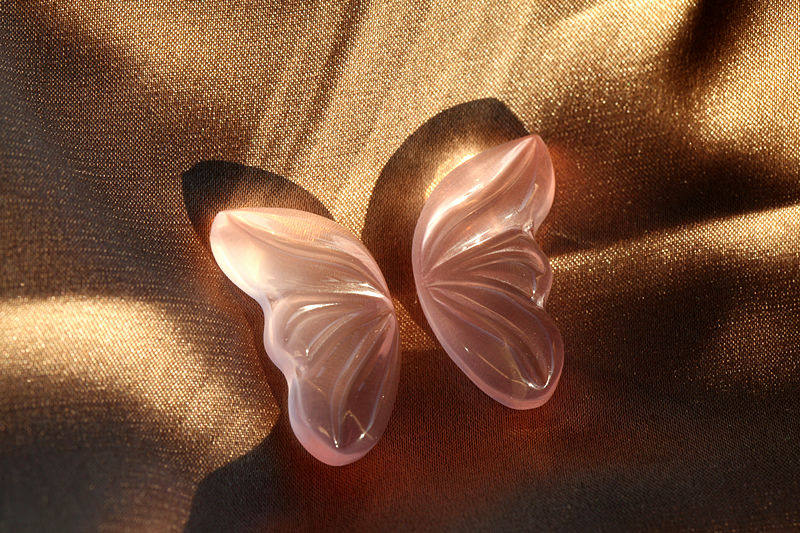 天然冰种粉晶芙蓉石蝴蝶翅膀雕刻件