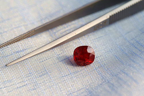 天然3.04ct高品质莫桑比克无烧鸽血红红宝石（已附GRS）